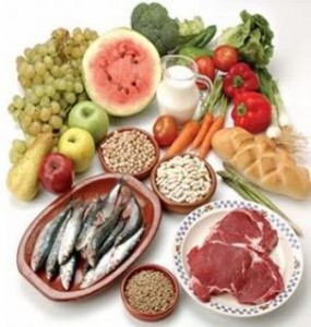 Nutrição variada, que inclua vegetais folhosos e crus, é meio de prevenir anemia. Crédito: querosaude.com.br