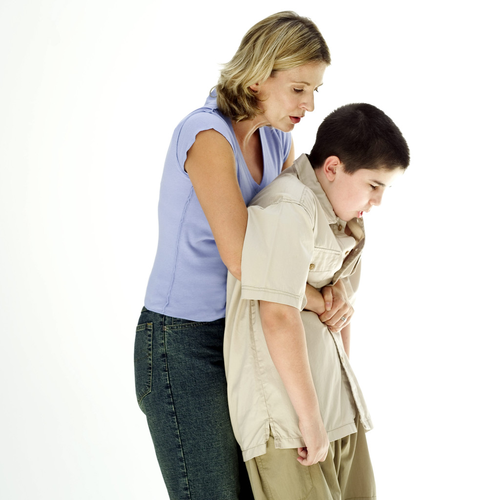 Primeiros socorros: asfixia em criança ou adulto consciente