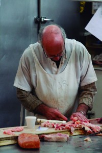 Escolaridade e autoavaliação da saúde são fatores associados ao trabalho remunerado em pessoas de 50 a 69 anos. Foto: stockphotos.io