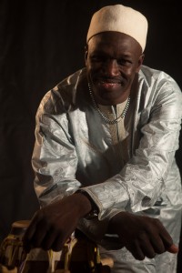 O multi-instrumentista, compositor e arranjador senegalês, Mamour Ba - Foto: Marta Elolíza