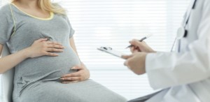 mulher-gravida-gestante-medico-1403634215634_615x300